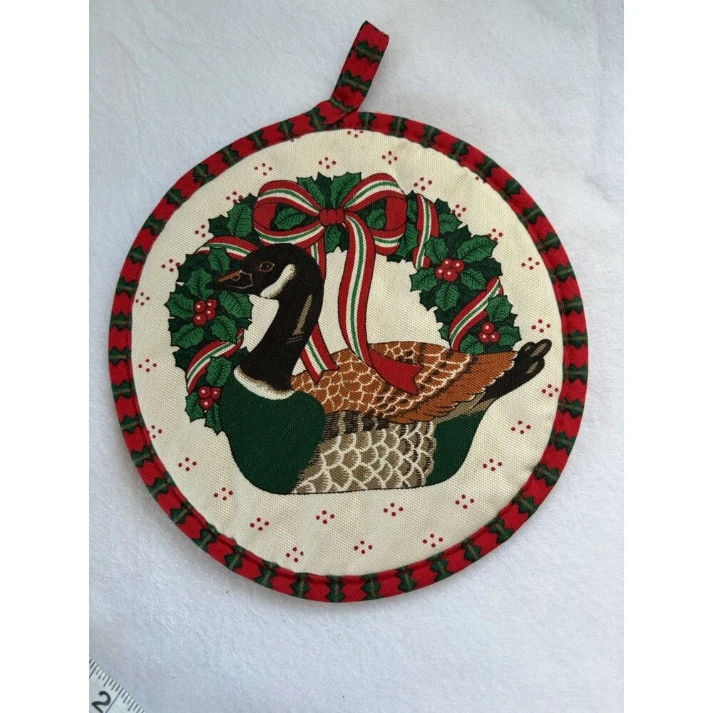 Vintage Christmas Goose Potholder Quilted Round Holiday Wreath Country Decor